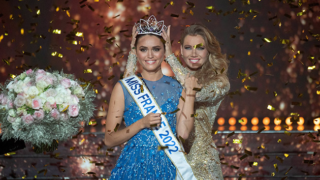 Miss France 2022 est Diane Leyre, Miss Ile-de-France